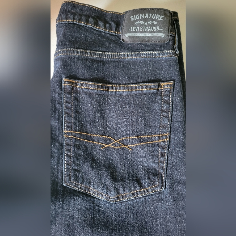 EUC Signature by Levi Strauss Jeans